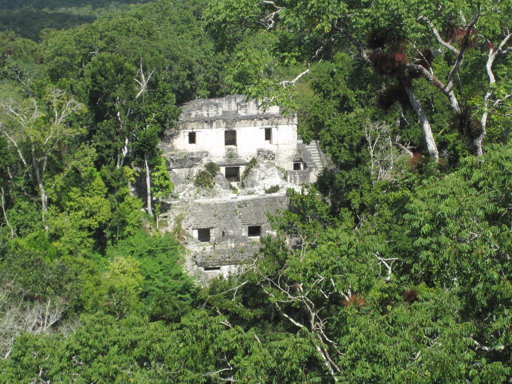 Hotel Jaguar Inn Tikal Exterior foto