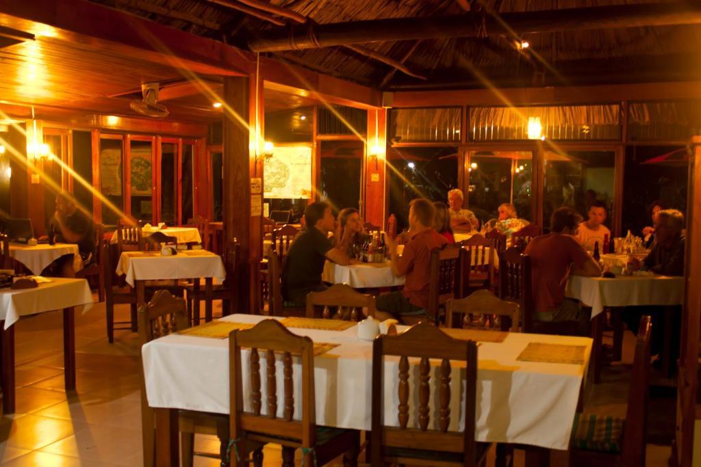 Hotel Jaguar Inn Tikal Exterior foto
