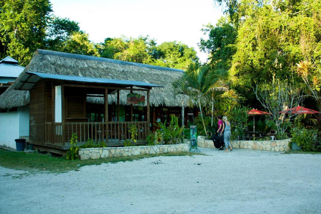 Hotel Jaguar Inn Tikal Exterior foto